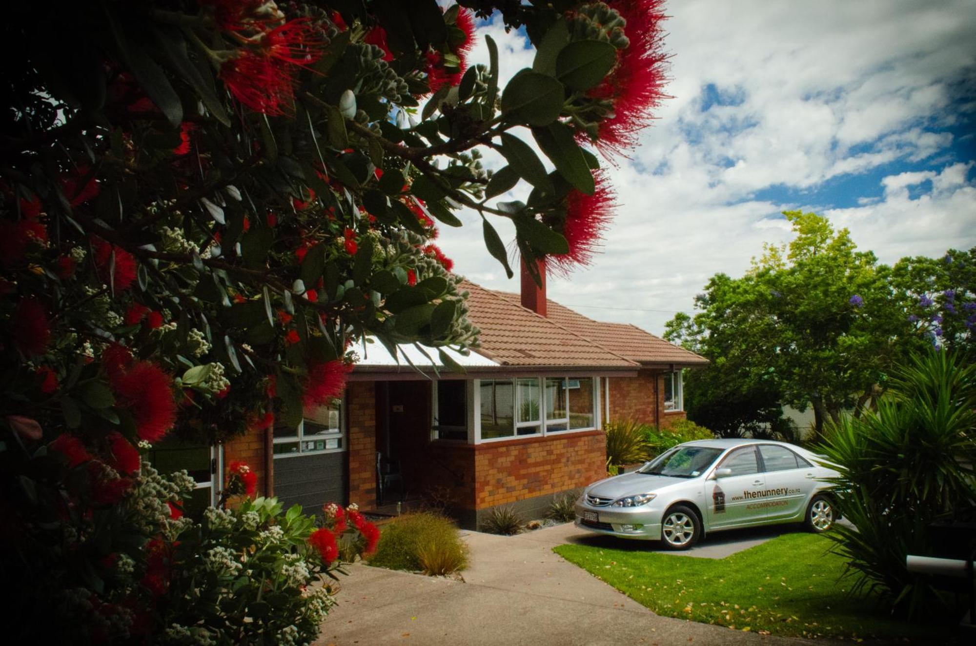 The Nunnery Hotel Te Aroha Exterior photo