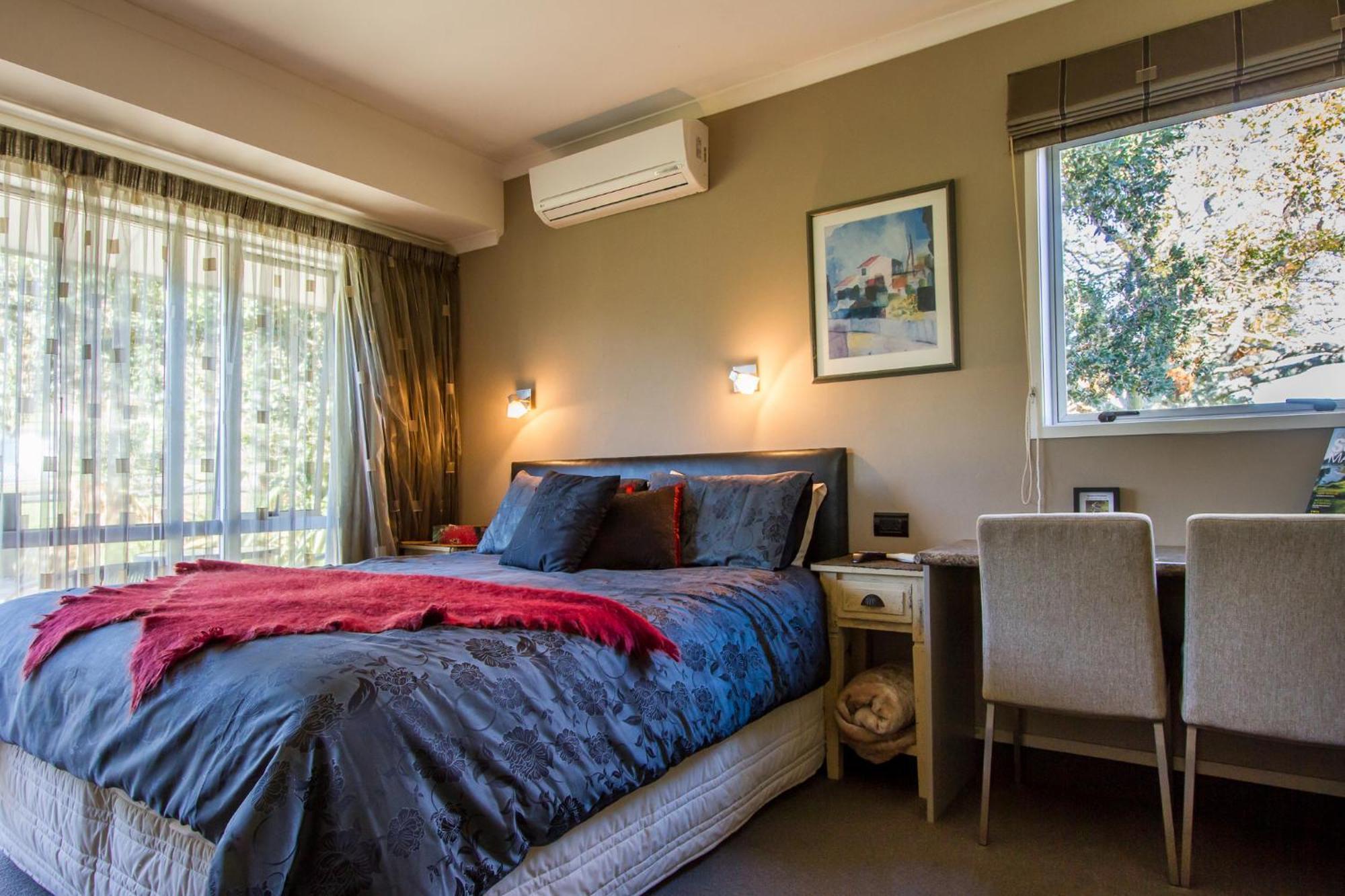 The Nunnery Hotel Te Aroha Exterior photo