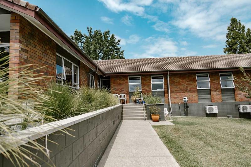 The Nunnery Hotel Te Aroha Exterior photo