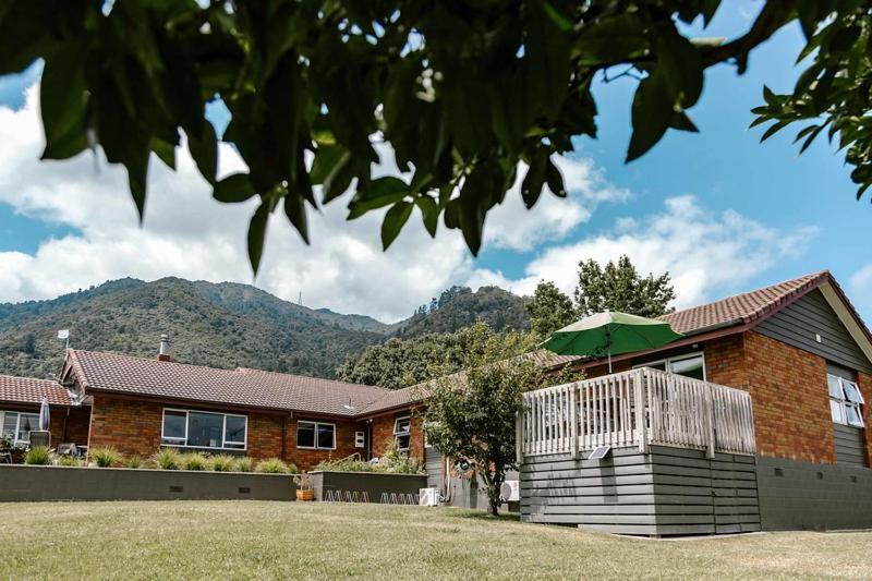 The Nunnery Hotel Te Aroha Exterior photo